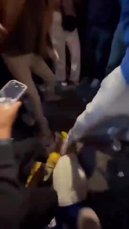 驚！尼克斯大勝步行者后，哈利伯頓遭主場球迷群毆